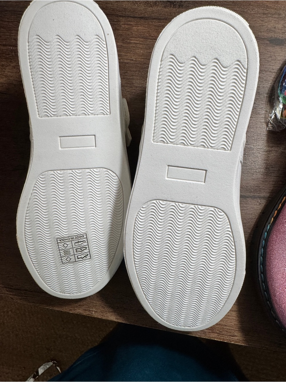 Dream Pairs Girls White T-Strap Mary Jane School Shoes - Picture 5 of 5